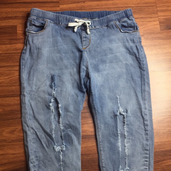 👖 Plus Size Distressed Jeans-SOLD LOCALLY - Picture 5 of 7